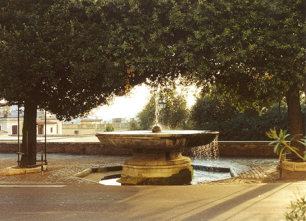 1024px Fountain in front of Villa Medici on Pincio Rome