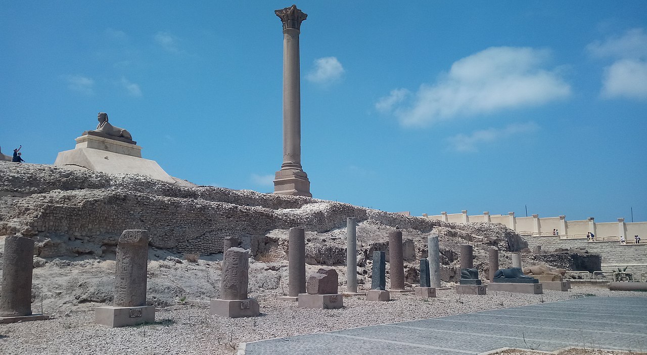 1280px Pompeys Pillar with Sphinx