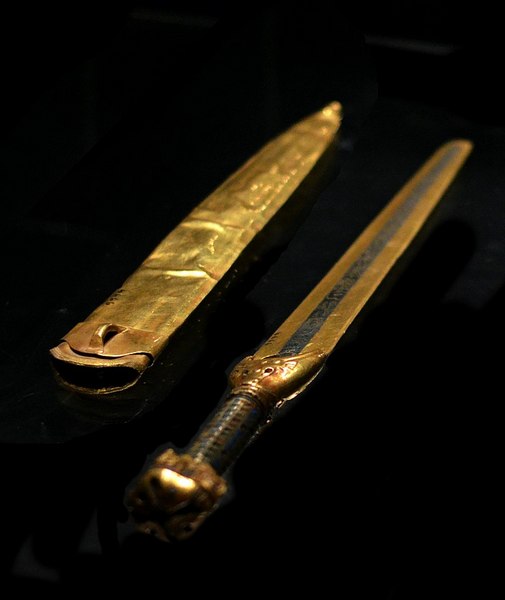 800px Dagger of Ahmose I Luxor Museum