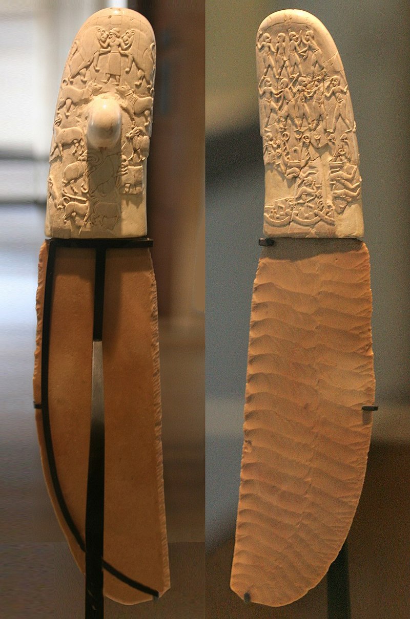 800px Gebel el Arak knife front and back