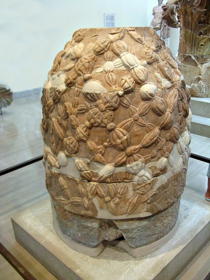 800px Omphalos museum