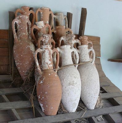 Amphorae stacking