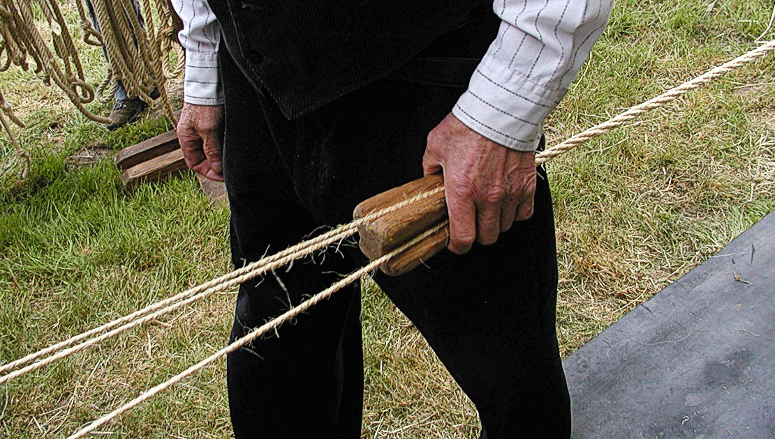 Balje 2007 Mittelalterliches Dorf Op de Horn Seilerei Führungsdorn by RaBoe 002