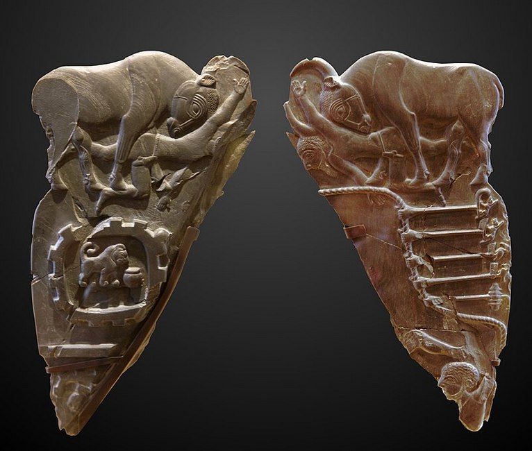 Both sides of the Bull palette c. 32003000 BC greywacke or schist 25 cm Louvre homokkő