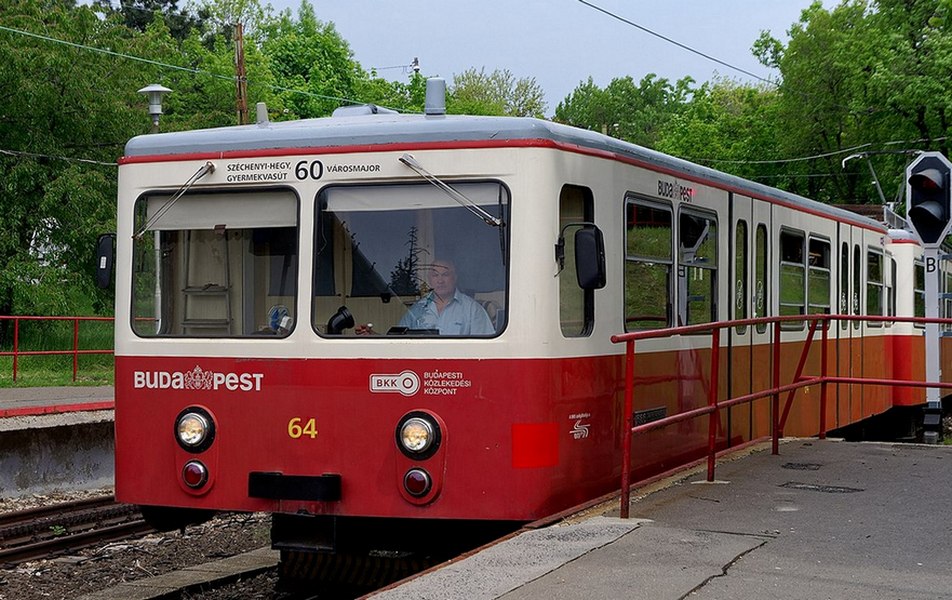 Budapest Cog wheel Railway at Széchenyi hegy 1358 2257 DxO