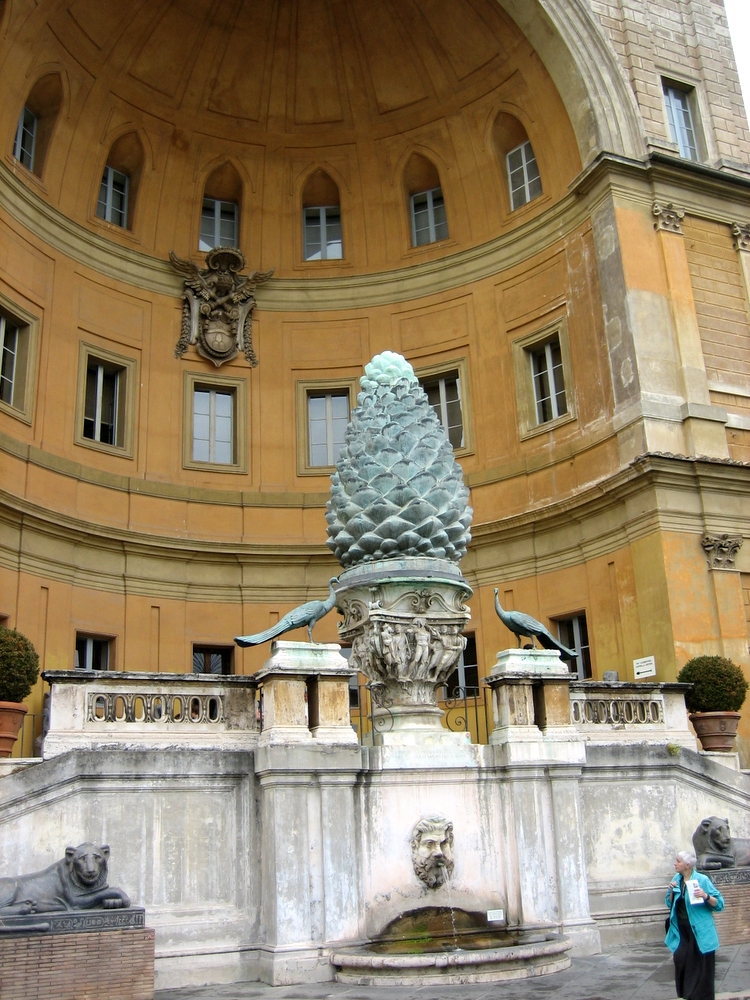 Cortile della Pigna lance mountain