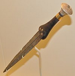 Dagger bearing the name of Ahmose I 1