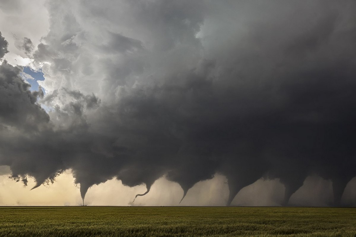 Evolution of a Tornado 1