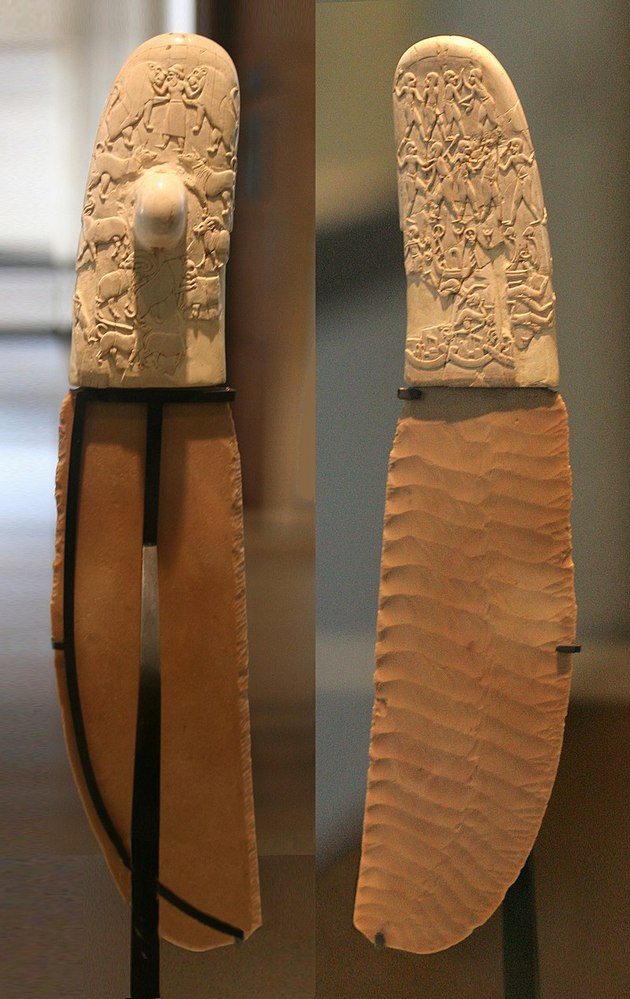 Gebel el Arak knife front and back