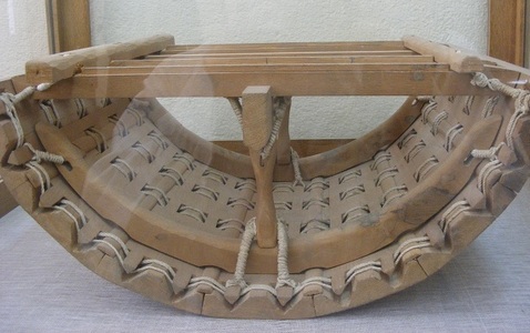 Imhotep lapos fenekűt épített