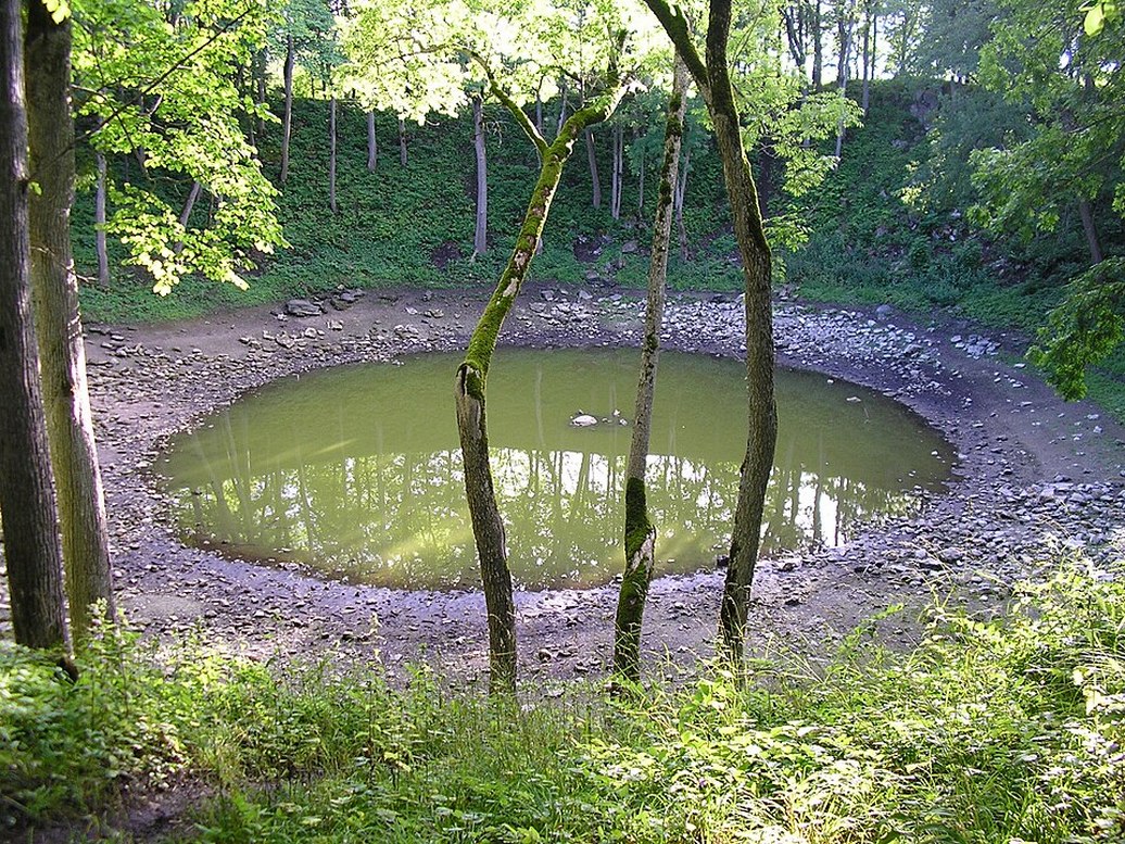 Kaali main crater on 2005 08 10.3