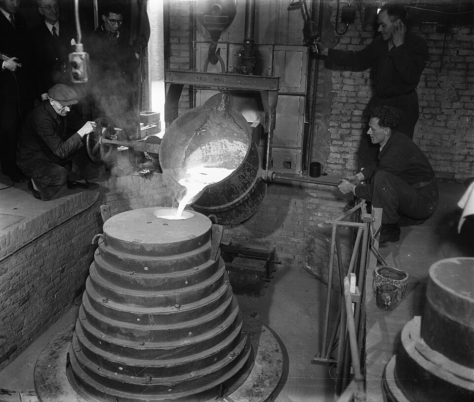 Klokkengieten voor het Nationaal Legermonument Grebbeberg door de firma Eijsbou Bestanddeelnr 905 6638