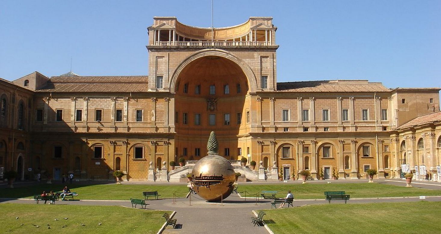 Musei vaticani cortile della pigna 01161