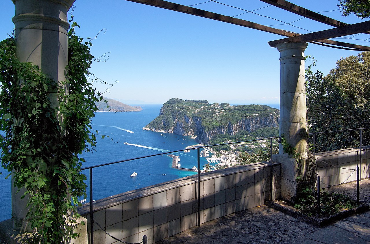 Overlooking Capri harbour from the rotunda in Villa San Michele Anacapri BW 2013 05 14 13 55 21