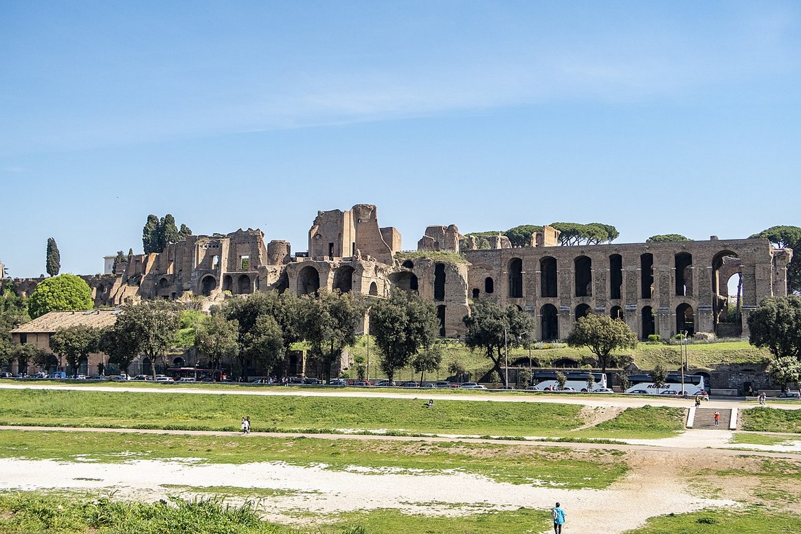 Palatine Hill from across the Circus Maximus April 2019 1