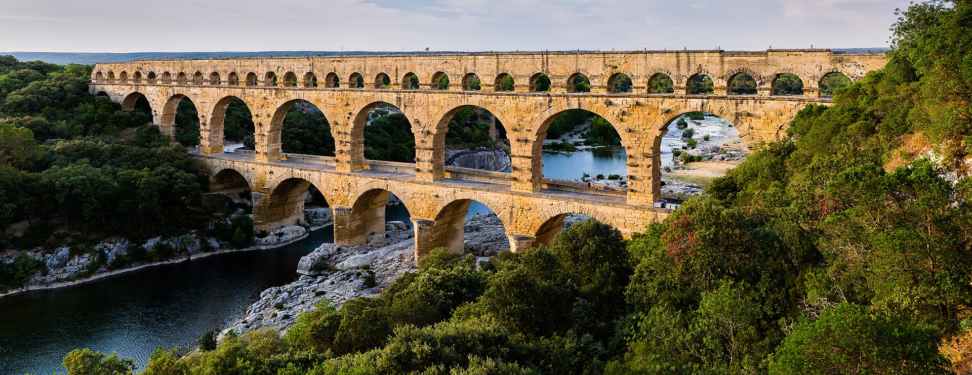 Pont du Gard nezt to NIMES