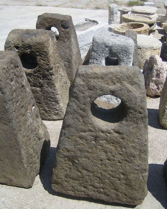 Stone anchors Hellenic Maritime Museum Piraeus 2