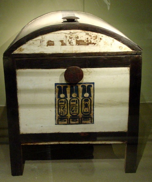 Tutankhamuns chest by John Campana