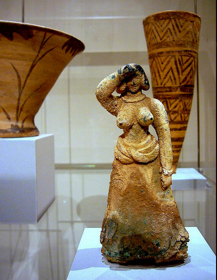 bronze female figure LateMi