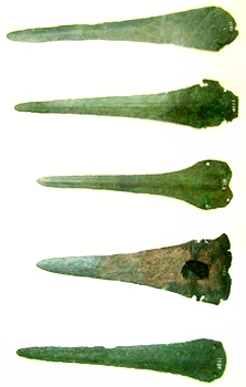 early Minoan daggers